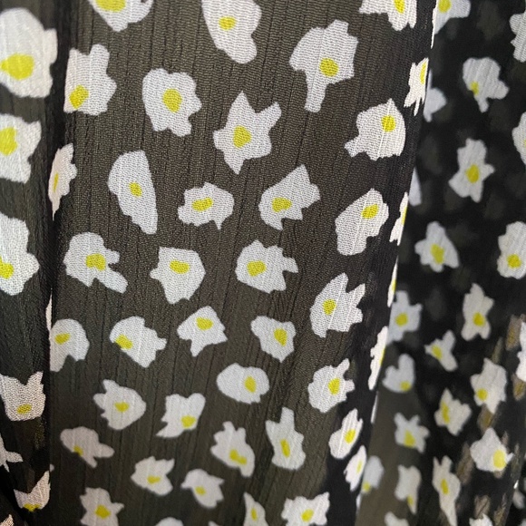 Sheer Blouse with front twist at waist - Picture 3 of 5